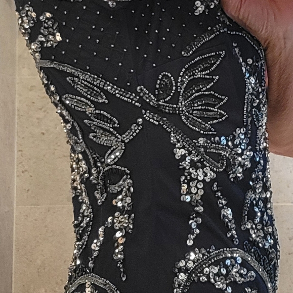 Beaded evening gown - Picture 3 of 4